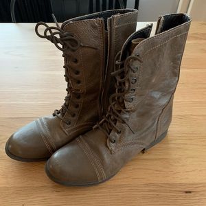 Steve Madden grey lace up boots 9.5